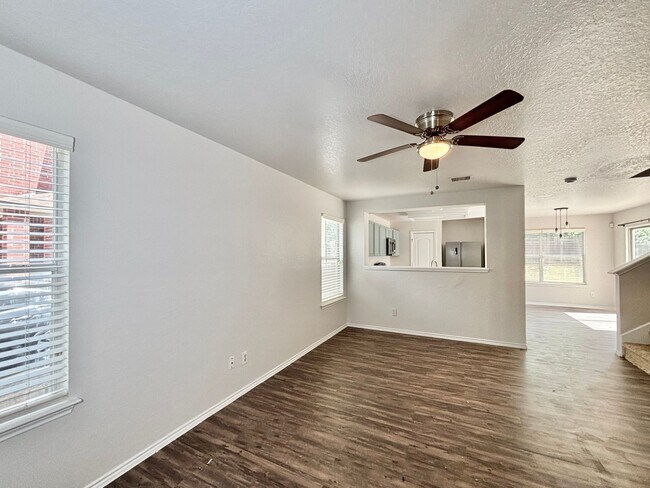 Foto del edificio - Gorgeous 3 bed 2.5 bath!