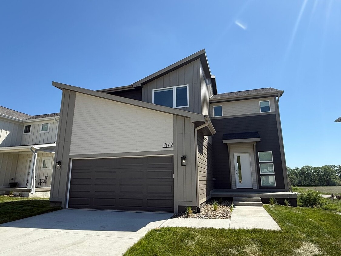 Primary Photo - Luxury New Construction Home - Gorgeous Po...