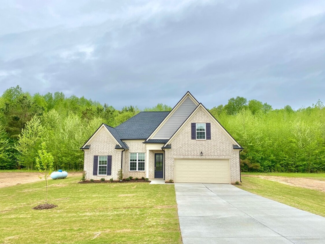 378 Crimsonwood Dr Unit 1, Byhalia, MS 38611 Room for Rent in Byhalia