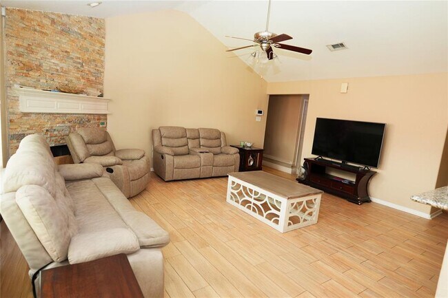Building Photo - 135 Fairwind Trail Dr