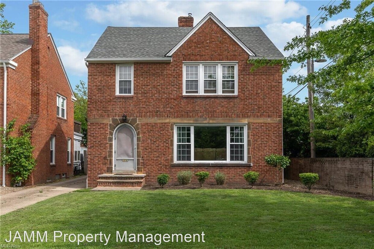 Primary Photo - 4 br, 1.5 bath House - 3969 Bushnell Ave