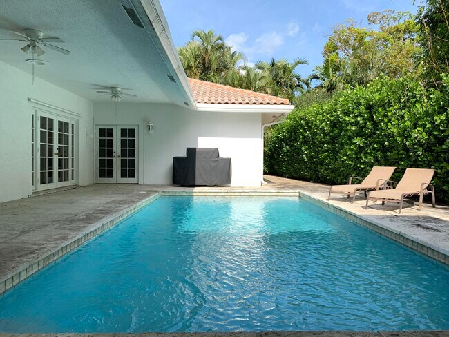 Foto del edificio - 2498 Date Palm Rd