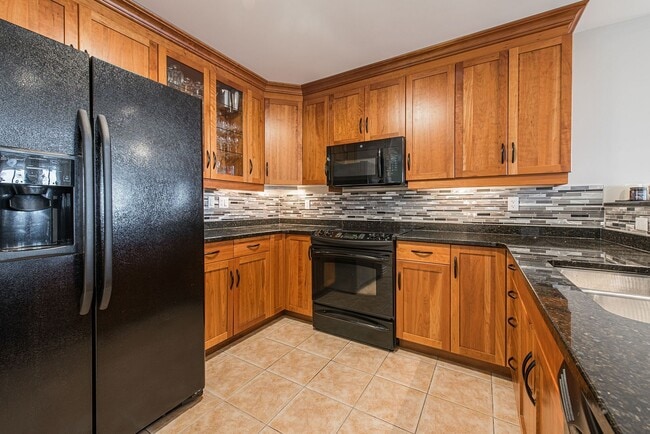 Building Photo - 5839 Cunard St