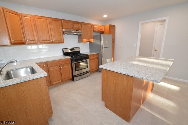 Foto del edificio - 640 Boonton Ave