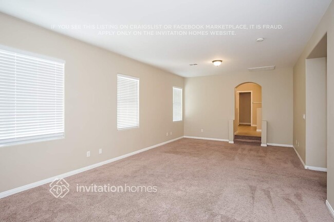 Foto del edificio - 915 Golden Poppy St