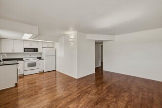 Building Photo - 45 N Phyllis