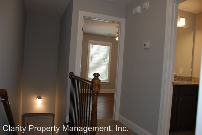 Building Photo - 2 br, 1.5 bath House - 300 Savannah Ave NE**