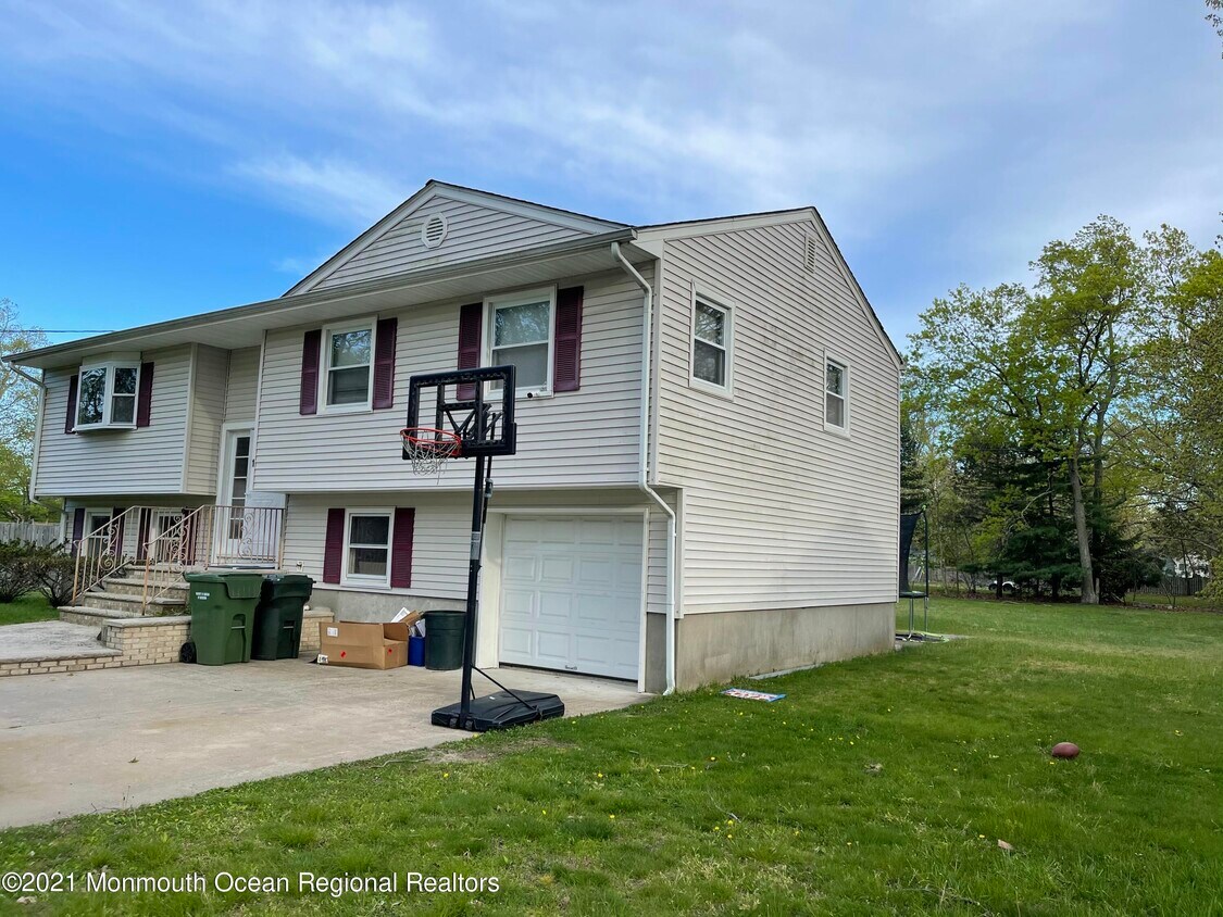 1 Heath St, Eatontown, NJ 07724 House Rental in Eatontown, NJ