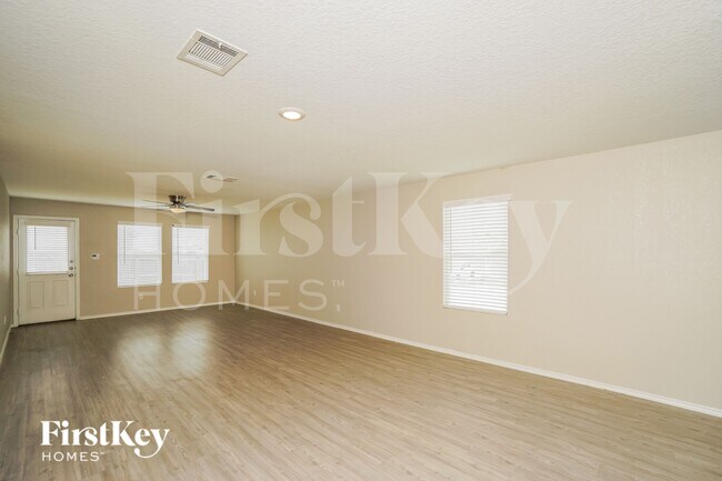Foto del edificio - 2402 Double Oak Dr