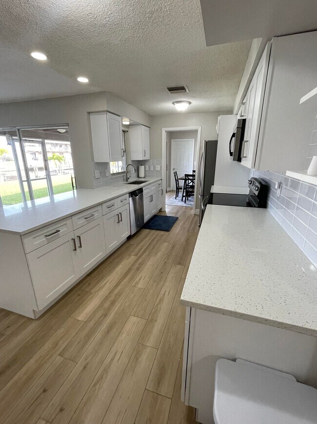 Building Photo - 1729 Bikini Ct