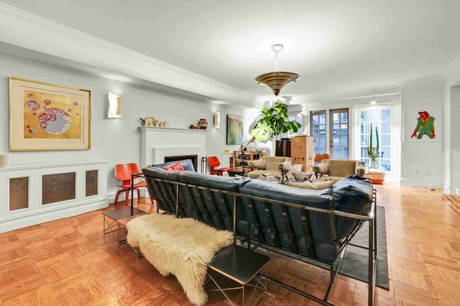 Building Photo - 23 E 69th St