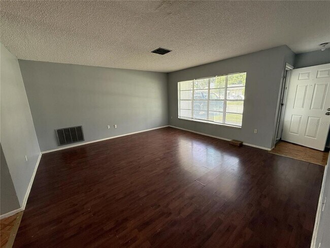 Foto del edificio - 5048 Lillilea Ln