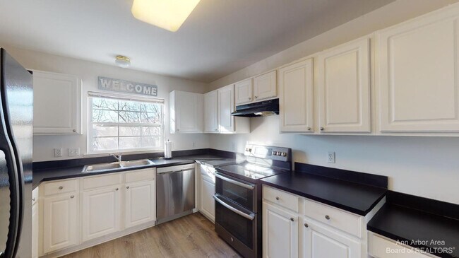 Foto del edificio - 4274 Esplanade Ln