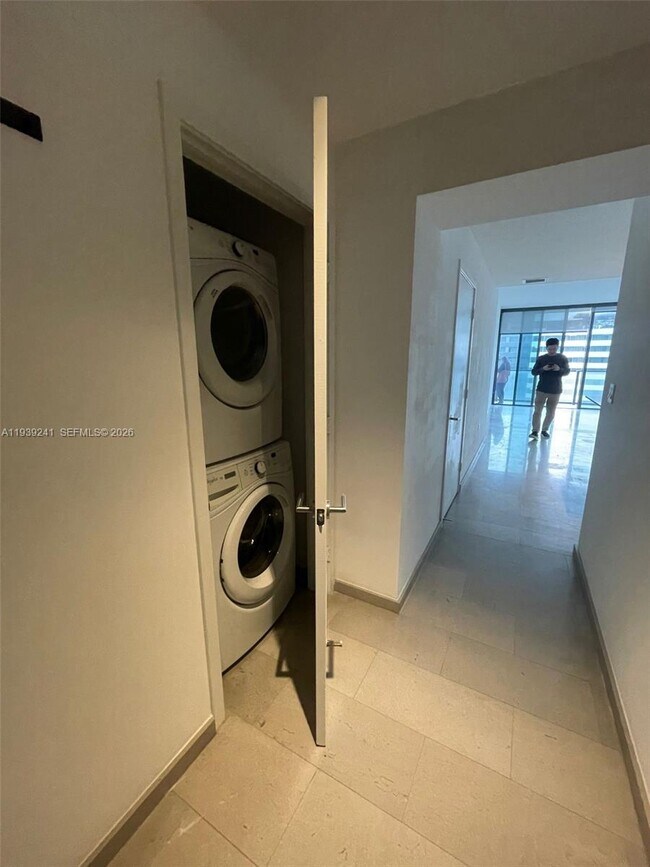 Foto del edificio - 88 SW 7th St