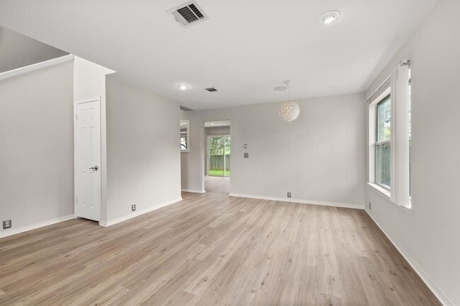 Building Photo - 2036 Kaiser Dr
