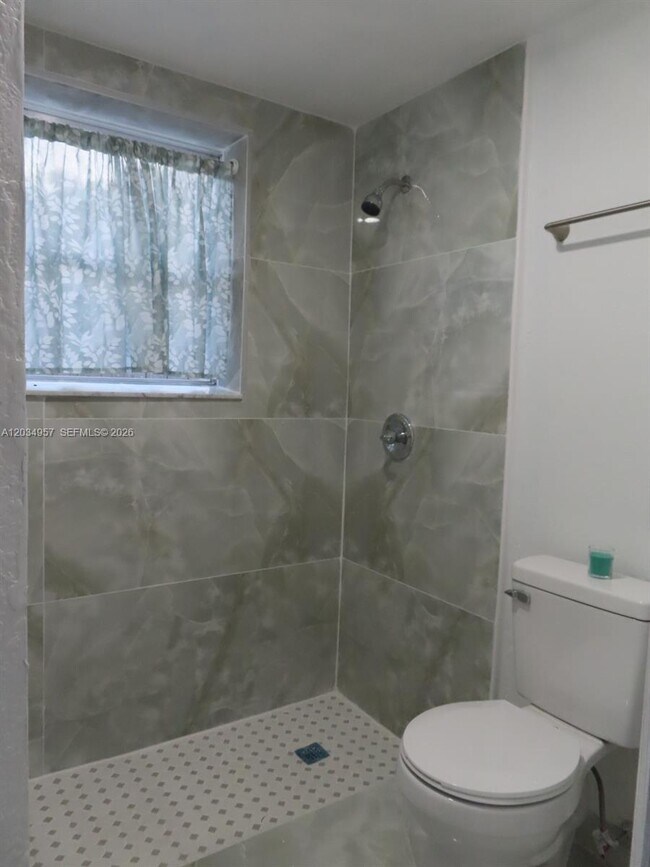 Foto del edificio - 8571 NW 11th St
