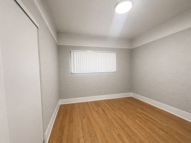 Foto del edificio - 244 W 49th