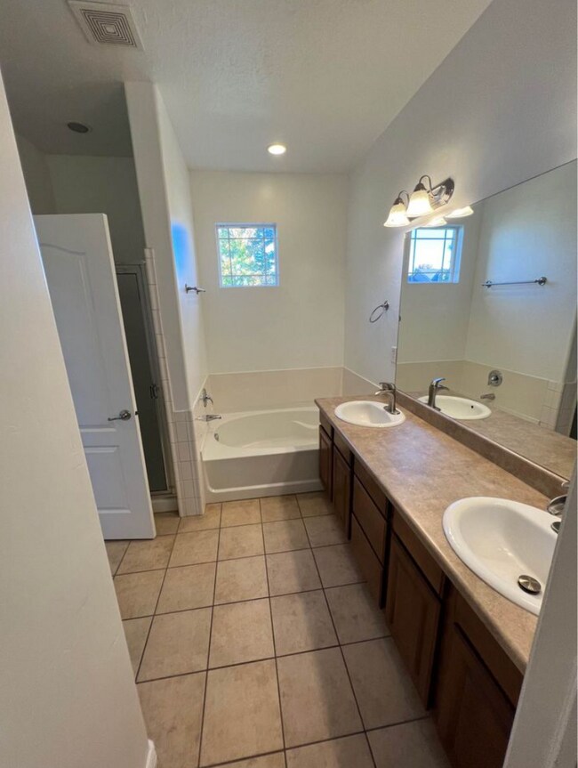 Building Photo - 1474 W 10 S