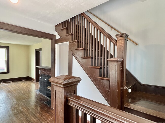 Building Photo - 36 Lindsley Pl