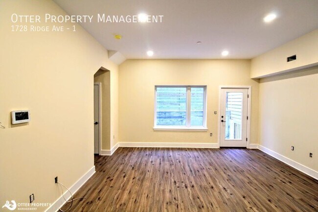 Foto del edificio - 1728 Ridge Ave