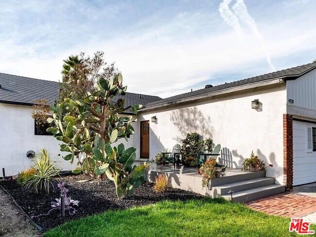Foto del edificio - 4328 Edenhurst Ave