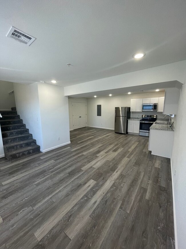 Building Photo - Townhomes Now Available in Strafford MO!