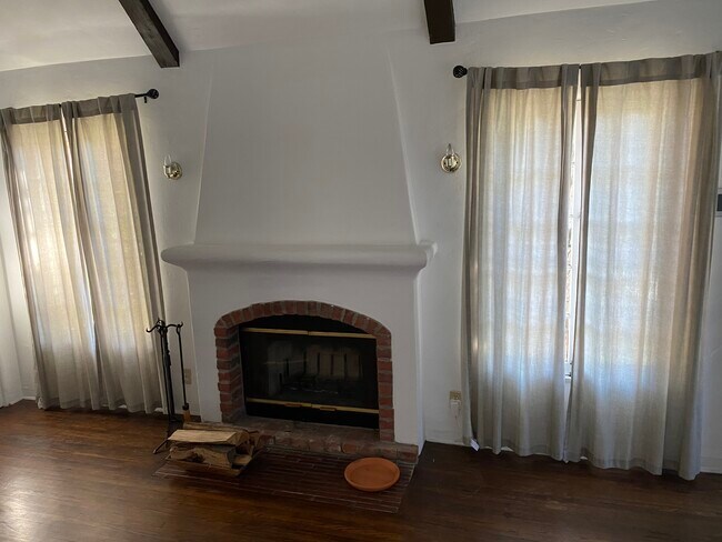 Foto del edificio - 10343 Dunkirk Ave