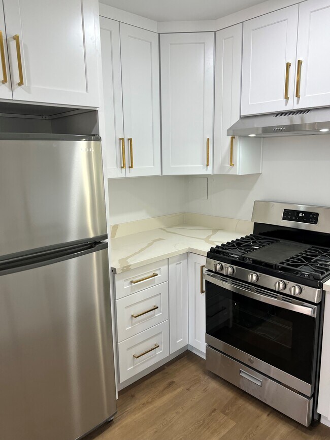 Foto del edificio - 5739 Halbrent Ave