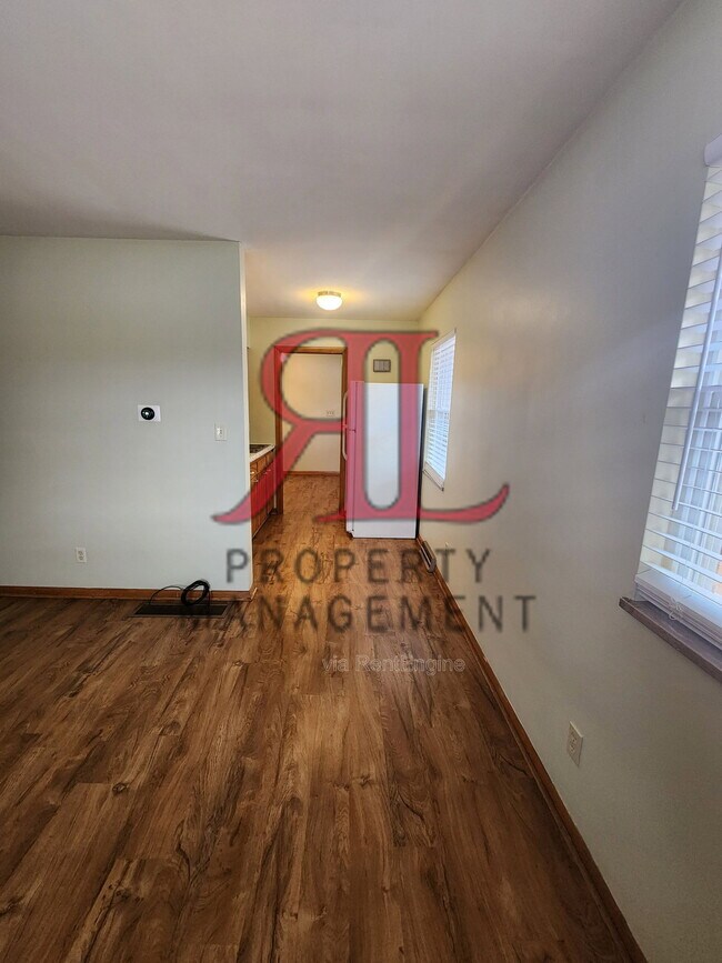Building Photo - 3023 Darfield Pl