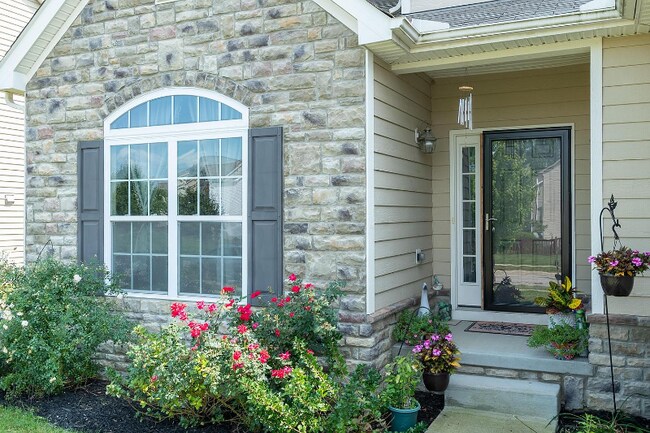 Building Photo - 811 Maple Vista Dr
