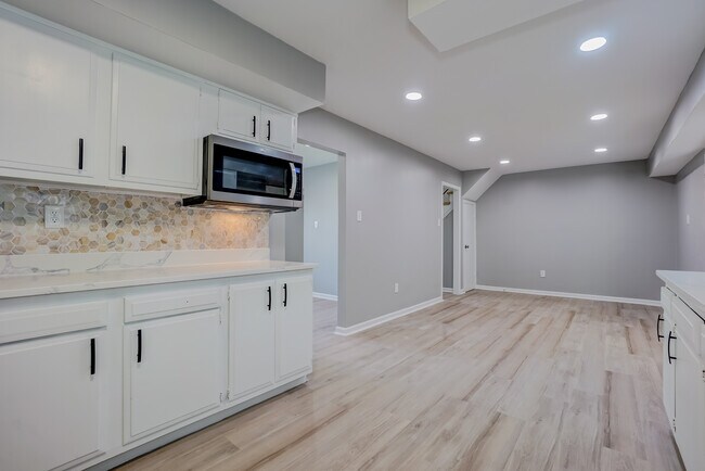 Building Photo - 13027 Victoria Heights Dr