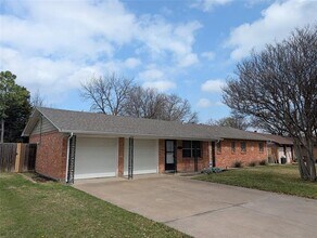 Building Photo - 336 SW Dian St