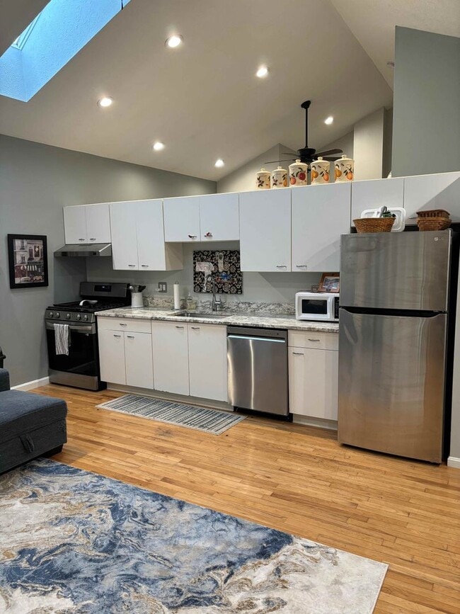 Building Photo - 2609W11