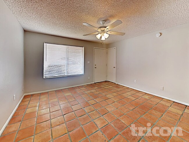 Building Photo - 1246 E Barbara Dr