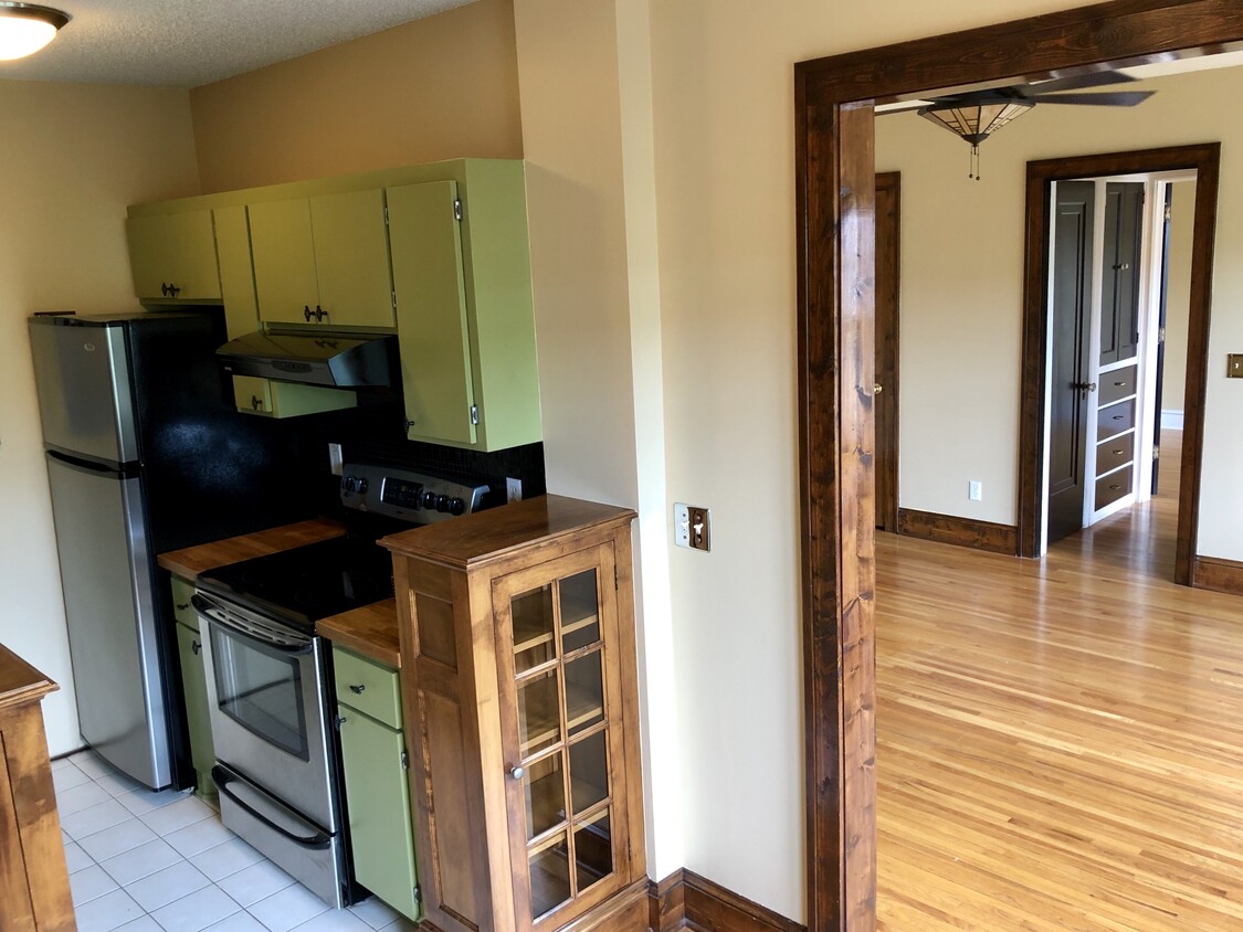 Kitchen & Living Room - 1900 Stevens Ave