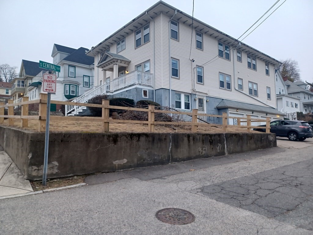 Primary Photo - 11 S Central Ave