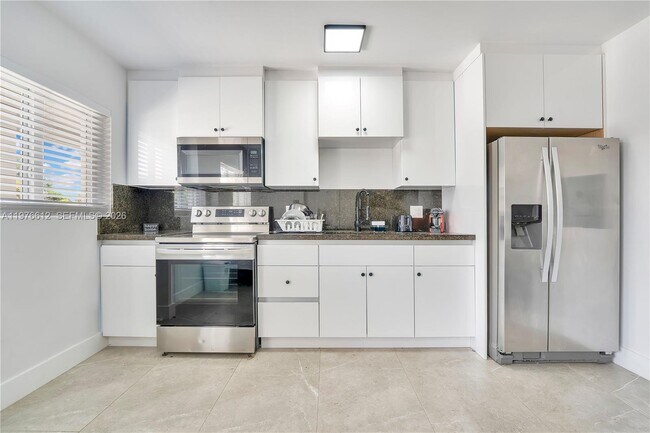 Foto del edificio - 1002 NW 74th St