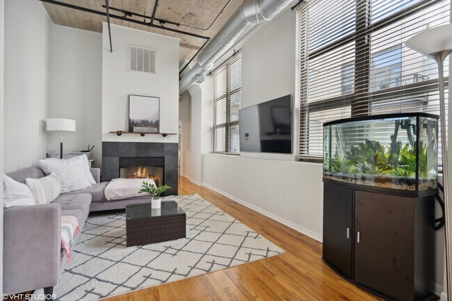 Building Photo - 758 N Larrabee St