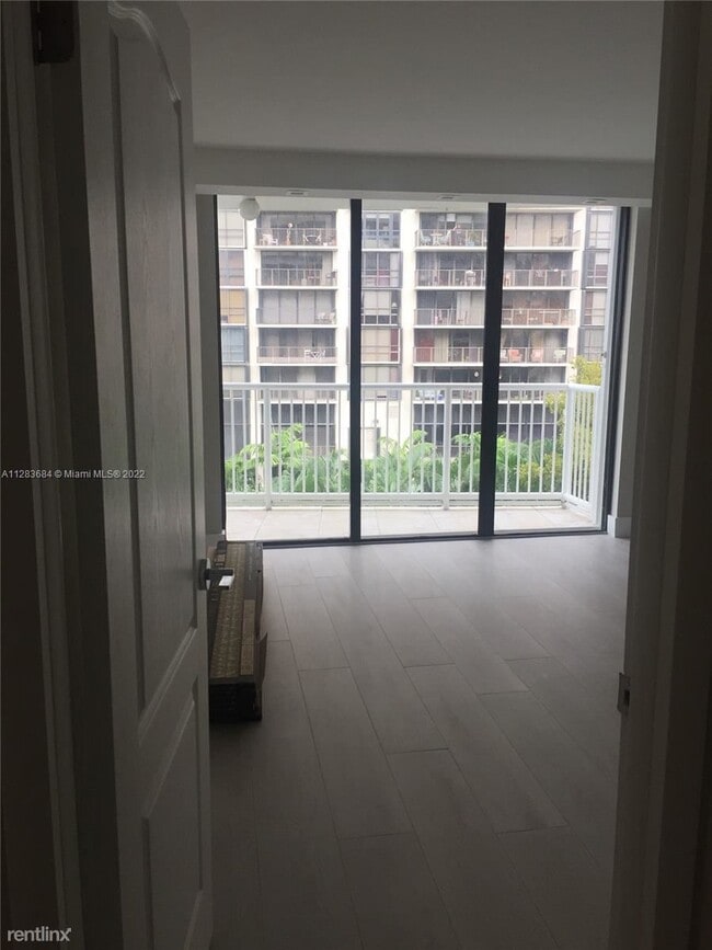 Building Photo - 2 br, 2 bath Condo - 1440 Brickell Bay Dr ...