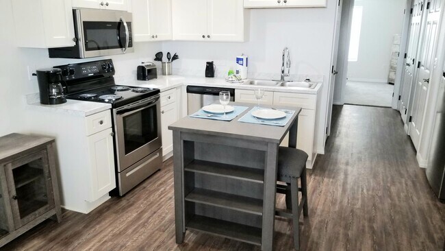 Building Photo - NEW LUXURY ONE BEDROOM APARTMENT FULLY FURNISHED