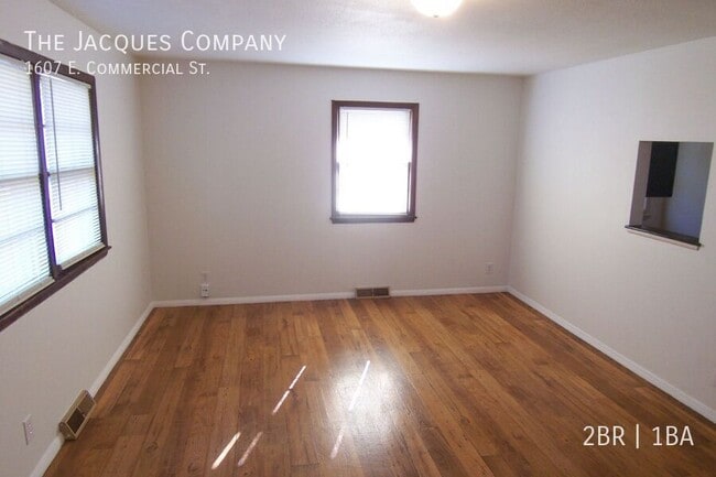 Foto del edificio - 1607 E Commercial St