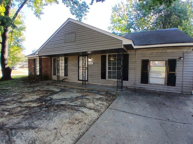 Photo - Move In Ready 3 Bedroom 1 Bath | Frayser House