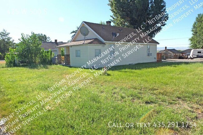 Building Photo - 2 Bedroom Milford Home