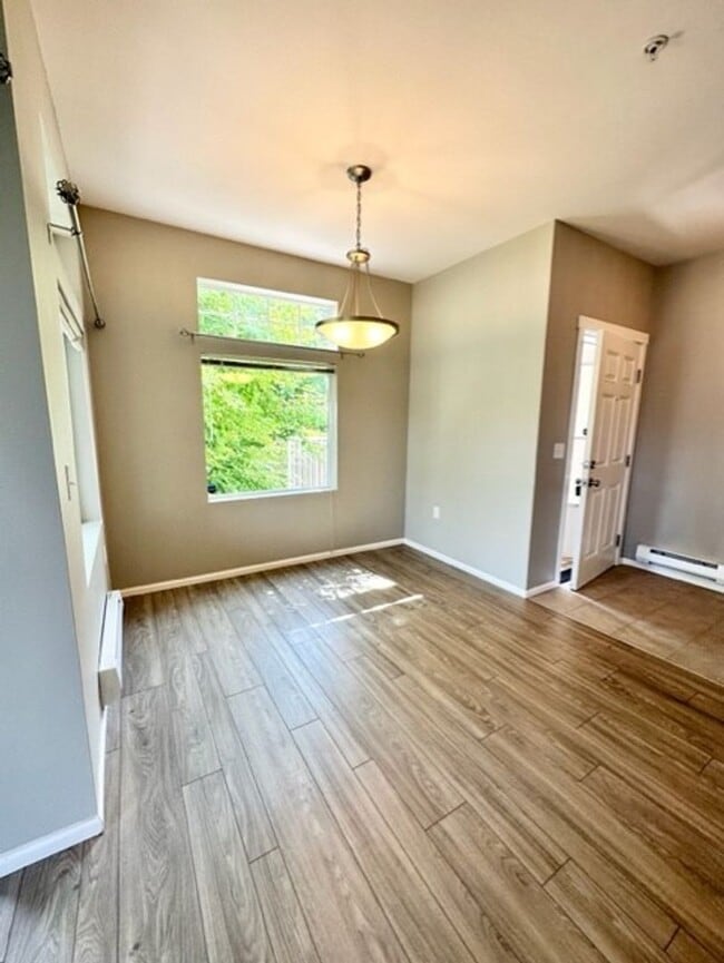 Building Photo - Charming corner 2 bedroom 2 bath with atta...