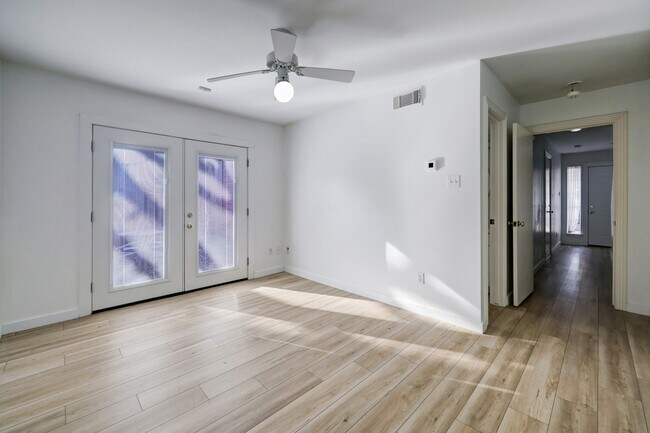 Foto del edificio - 1401 Castle Ct