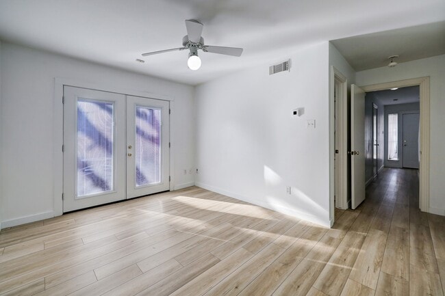 Building Photo - 1401 Castle Ct
