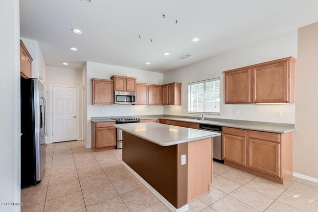 Foto del edificio - Charming 3 Bed + Den 2.5 Bath Home with 2 ...