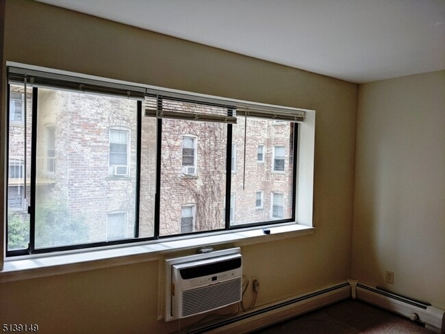 Building Photo - 206 Broad St