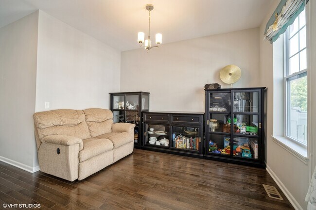 Foto del edificio - 850 Lexington Cir W