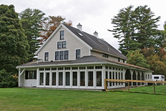 Foto del edificio - 643 Bay Rd